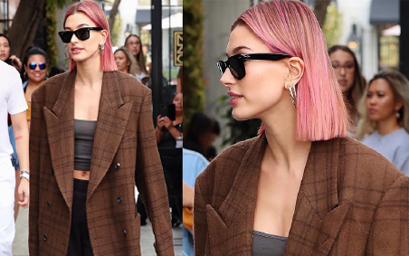 Cheveux roses Hailey Bieber-