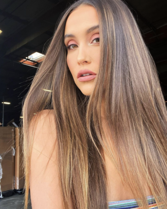 balayage 2021 Anna herrin avec une balayage relief subtil