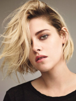 kristen stewart blonde avec des racines foncé 
look 2021 pour les bélier
